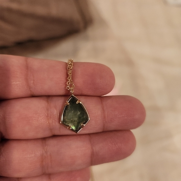 NWOT Kendra Scott Pendant - Picture 1 of 6